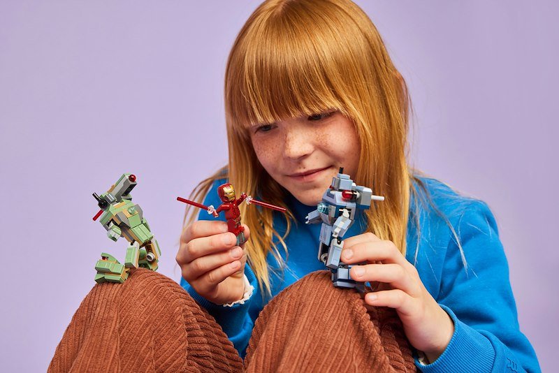 Lego Iron Man e War Machine contro i droni di Hammer 76320