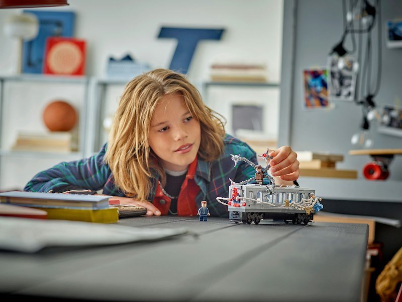 Lego Spider-Man contro Doc Ock: duello sul treno 76321