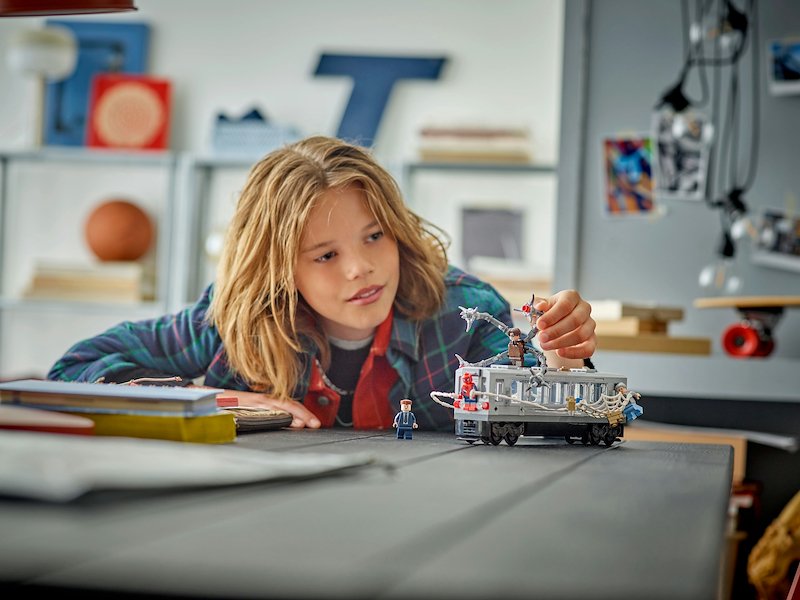 Lego Spider-Man contro Doc Ock: duello sul treno 76321