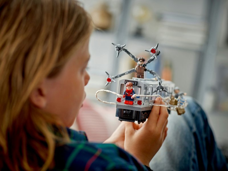 Lego Spider-Man contro Doc Ock: duello sul treno 76321