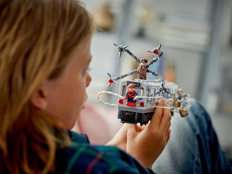 Lego Spider-Man contro Doc Ock: duello sul treno 76321