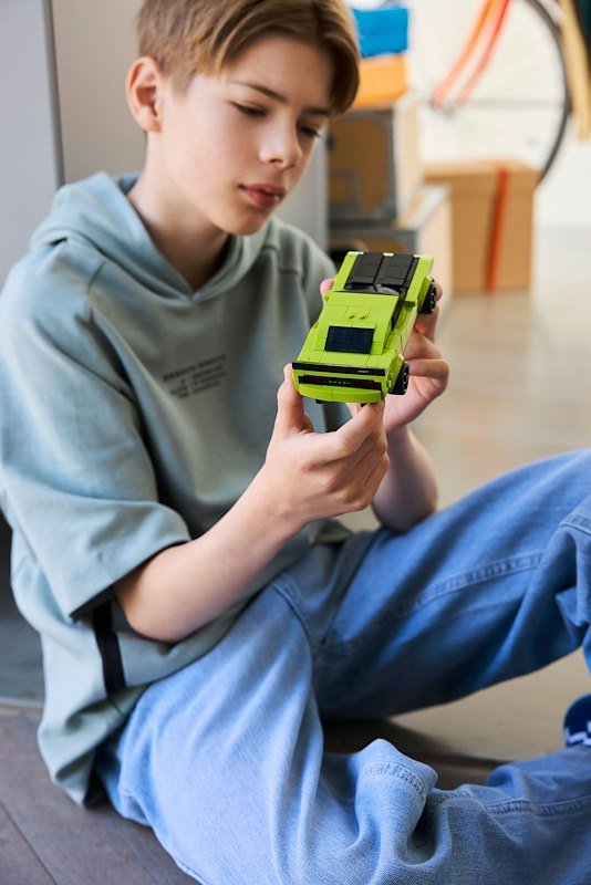 Lego  Sports Car Dodge Challenger SRT Hellcat 77237