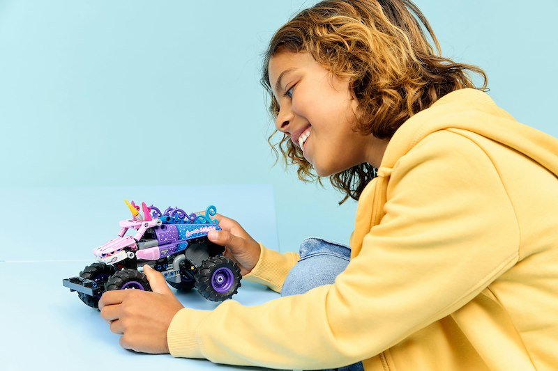 Lego Technic Monster Jam™ Sparkle Smash™ a retrocarica 42220