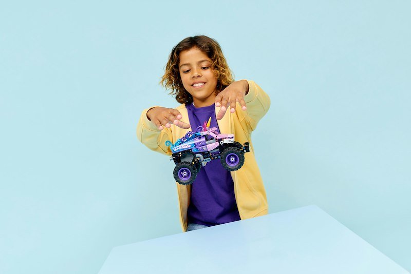 Lego Technic Monster Jam™ Sparkle Smash™ a retrocarica 42220