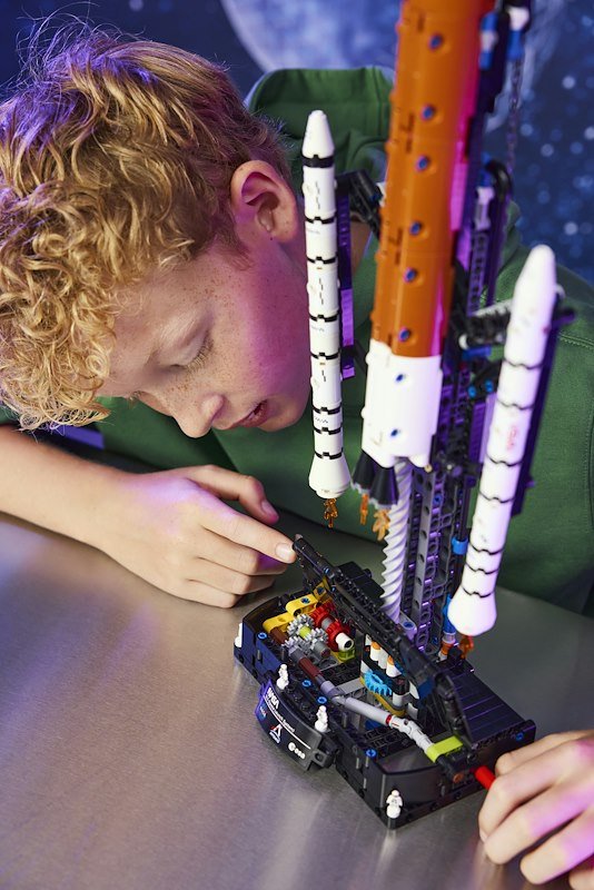 Lego Sistema di lancio spaziale razzo NASA Artemis 42221