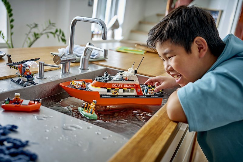Lego® Motoscafo di soccorso ed elicottero della Guardia Costiera 60504