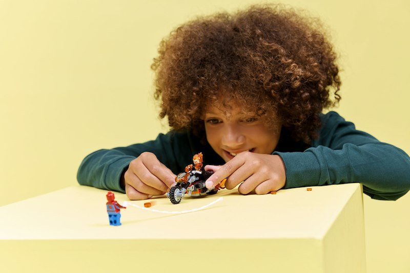 Lego Spider-Man vs. Ghost Rider in motocicletta 76335