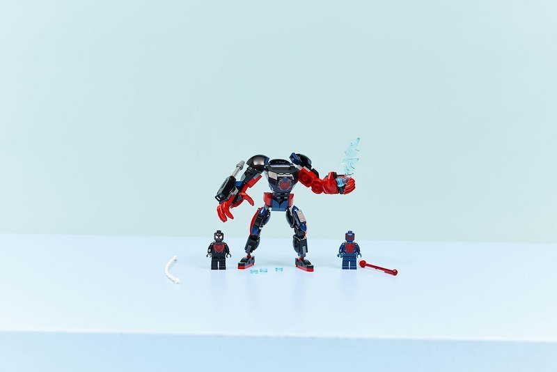Lego Mech di Miles Morales vs. Spider-Man 2099 76337