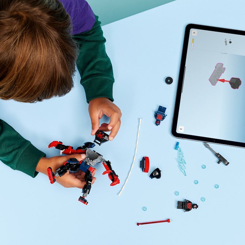 Lego Mech di Miles Morales vs. Spider-Man 2099 76337