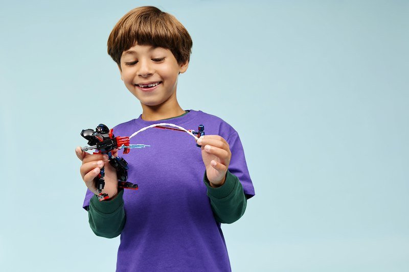 Lego Mech di Miles Morales vs. Spider-Man 2099 76337