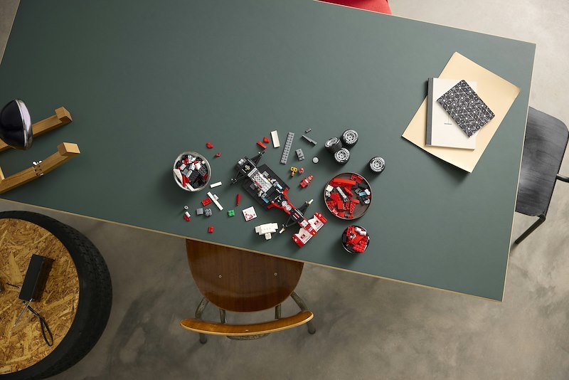 Lego® Icons Ferrari F72004 e Michael Schumacher  11375