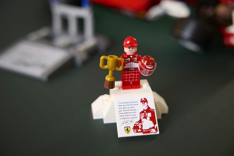 Lego® Icons Ferrari F72004 e Michael Schumacher  11375