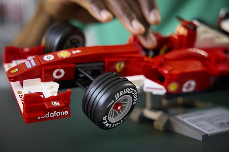 Lego® Icons Ferrari F72004 e Michael Schumacher  11375