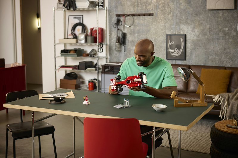 Lego® Icons Ferrari F72004 e Michael Schumacher  11375