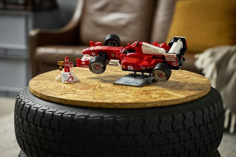 Lego® Icons Ferrari F72004 e Michael Schumacher  11375