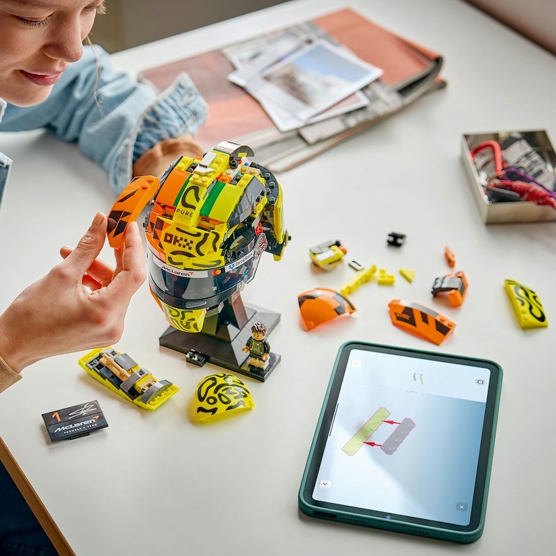 Lego® Casco di Lando Norris McLaren Mastercard F1® Team 43023