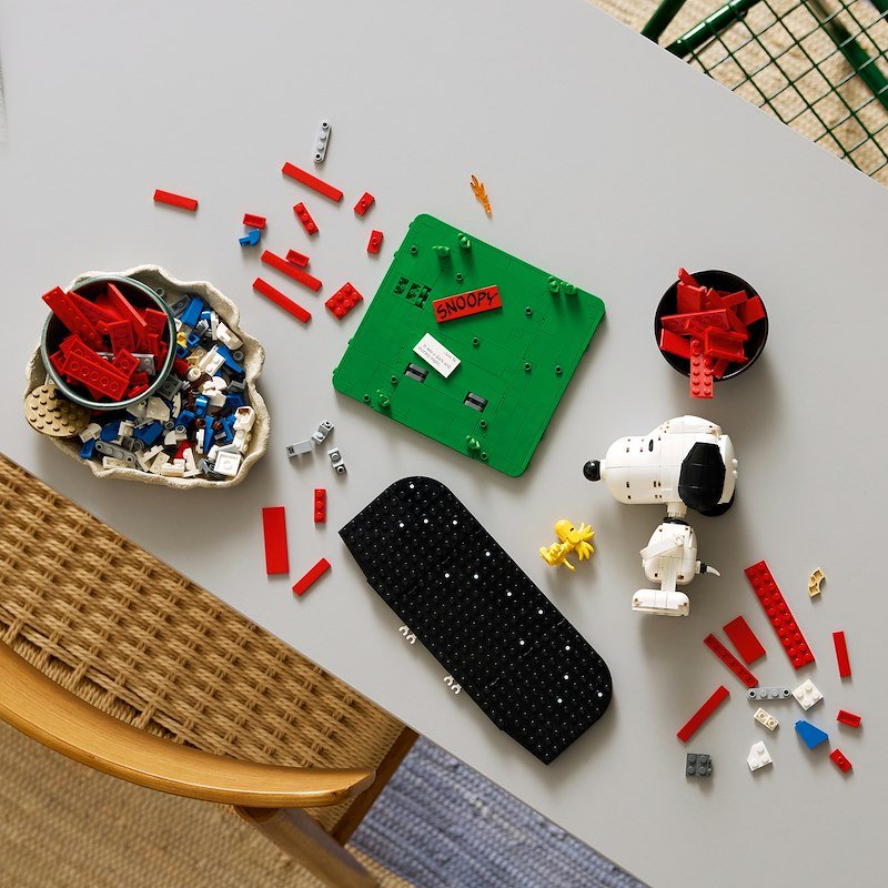 Lego® Peanuts: la cuccia di Snoopy 21368