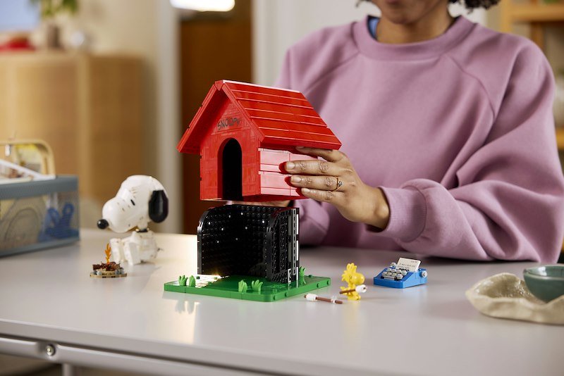 Lego® Peanuts: la cuccia di Snoopy 21368