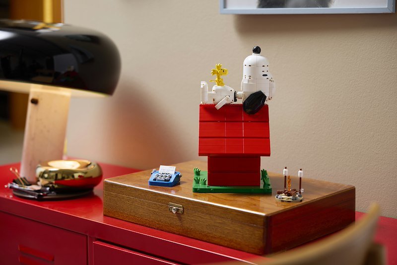 Lego® Peanuts: la cuccia di Snoopy 21368