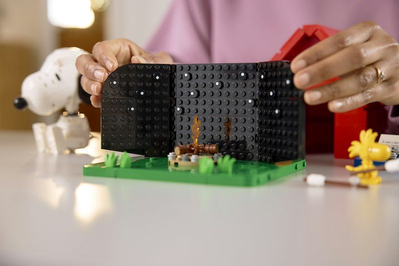Lego® Peanuts: la cuccia di Snoopy 21368