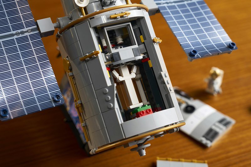 Lego® Icons Telescopio spaziale Hubble 11382