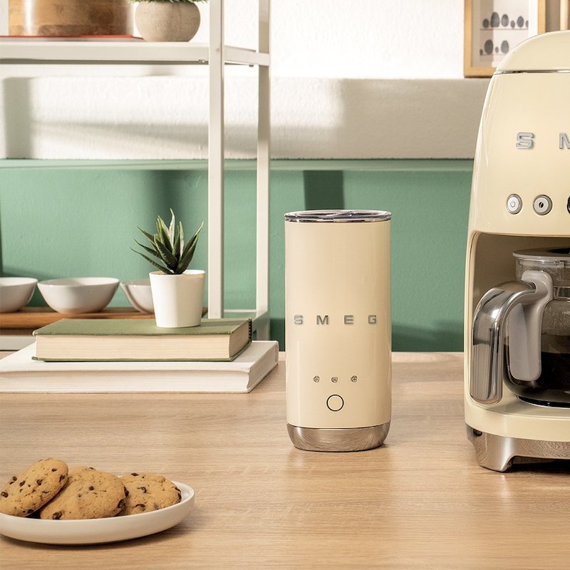 Smeg Montalatte elettrico 50's Style Mff02creu Panna