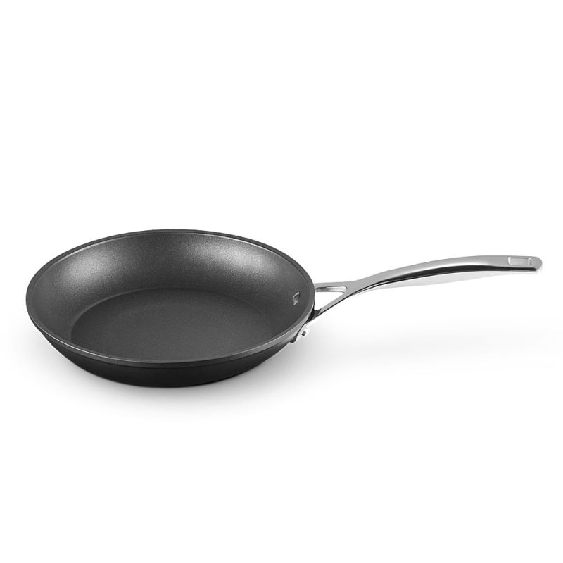 Le Creuset Padella bassa manico lungo in alluminio antiaderente 24CM
