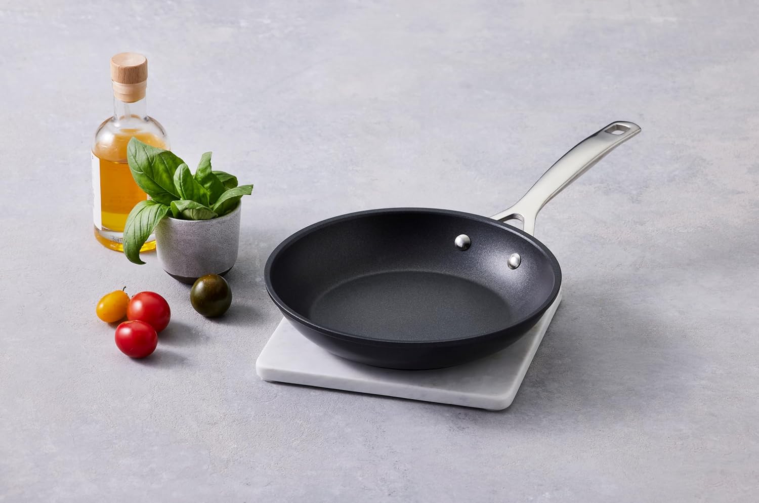 Le Creuset Padella bassa manico lungo in alluminio antiaderente 30CM