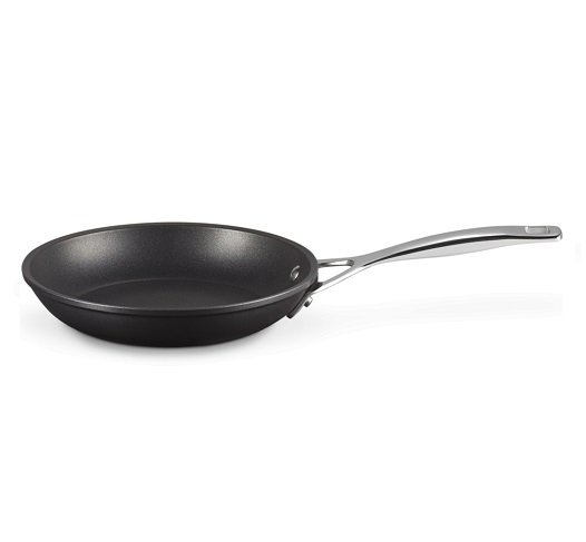 Le Creuset Padella bassa manico lungo in alluminio antiaderente 22CM