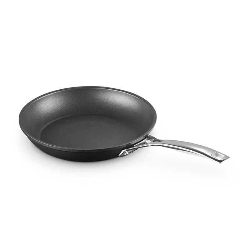 Le Creuset Padella bassa manico lungo in alluminio antiaderente 26CM